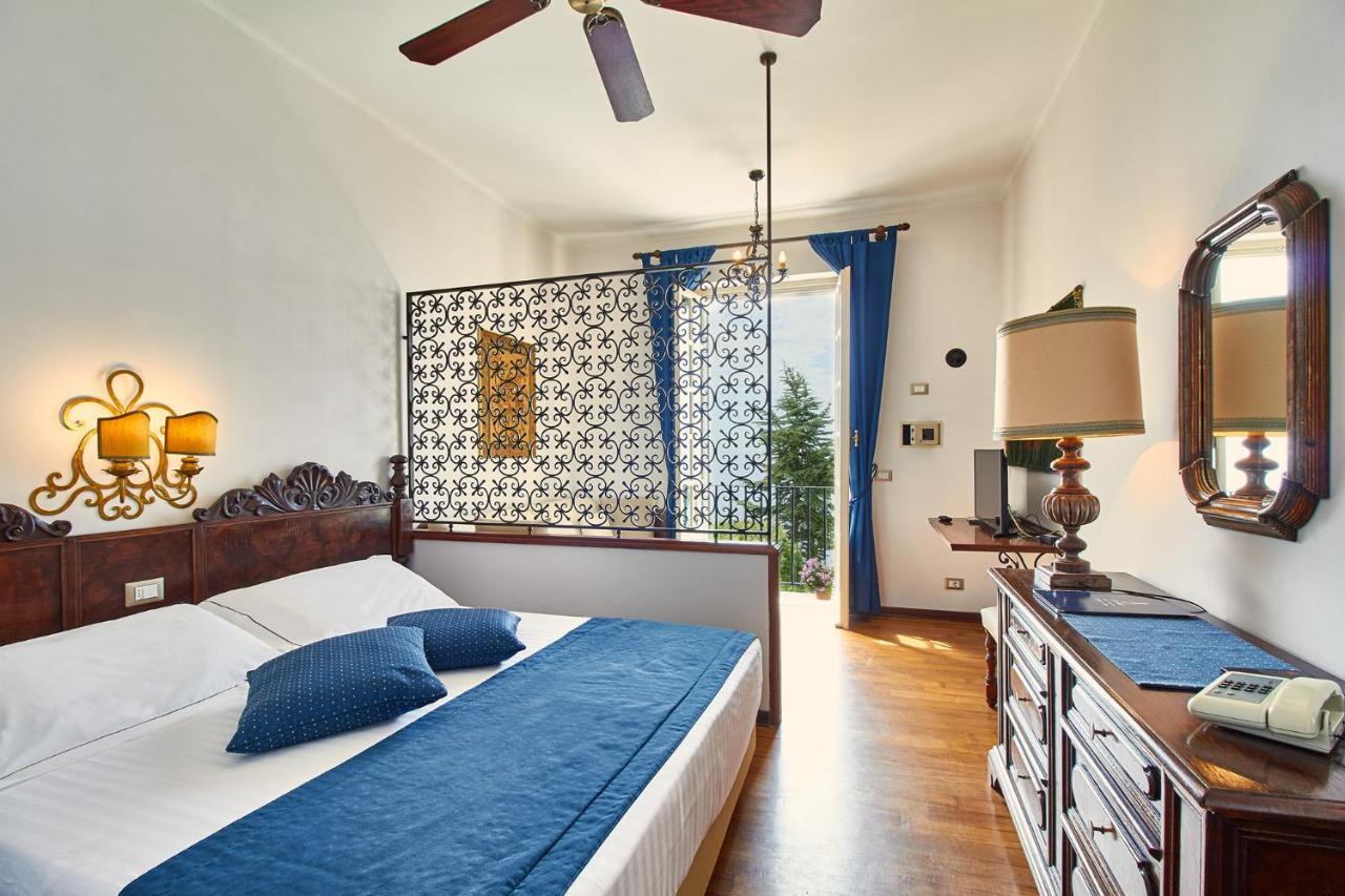 Hotel Punta Est Finale Ligure Exterior foto