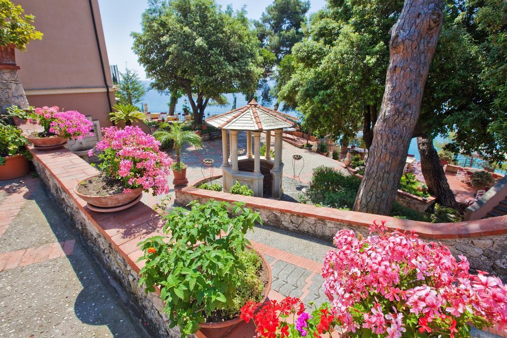 Hotel Punta Est Finale Ligure Exterior foto