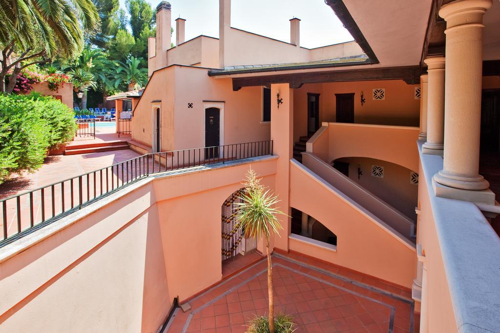 Hotel Punta Est Finale Ligure Exterior foto