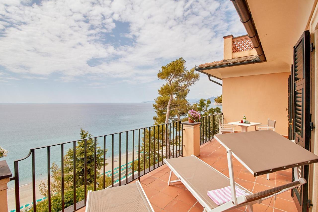 Hotel Punta Est Finale Ligure Exterior foto